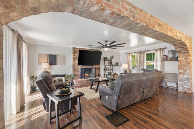 3774 Maywood Court, San Bernardino CA: https://media.crmls.org/mediaz/d6c603bf-eef4-4943-ab0f-2c6b674aab37.jpg