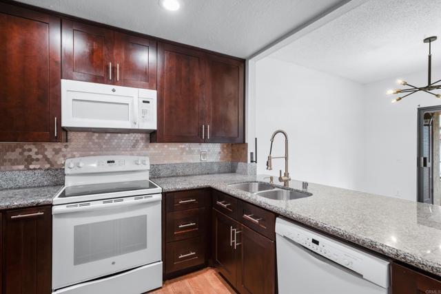 992 Lupine Hills Dr., Vista CA: https://media.crmls.org/mediaz/d6c65bd9-492b-45e7-b960-349a8274cac1.jpg