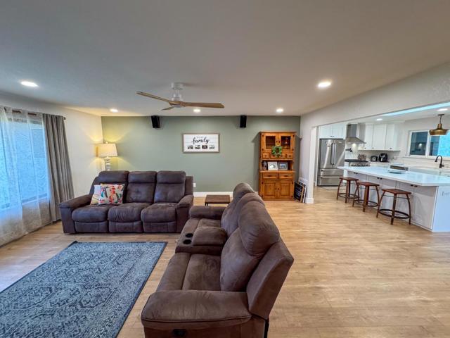 215 Rays Circle, Hollister CA: https://media.crmls.org/mediaz/d6c7ae1d-368d-4dae-b6fd-22f7e36f6f1d.jpg