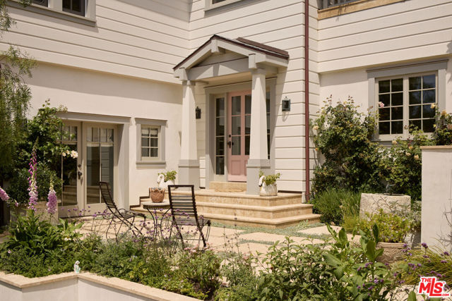 239 W Channel Road, Santa Monica CA: https://media.crmls.org/mediaz/d6c7c48d-3e9c-4c62-b776-bb421688ff4d.jpg