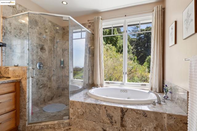 1580 Regency Ct, El Cerrito CA: https://media.crmls.org/mediaz/d6c7cc63-0d63-4cc7-b3f7-0c5435b9f6a3.jpg