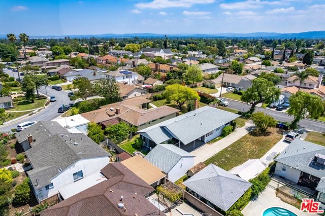 9855 Emperor Avenue, Arcadia CA: https://media.crmls.org/mediaz/d6c7e43b-99ad-4c58-b899-740b52ec0060.jpg