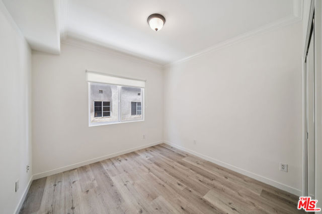 2335 S Bentley Avenue, Los Angeles CA: https://media.crmls.org/mediaz/d6c80283-ea8b-4b54-beae-8e7a2ad7700b.jpg