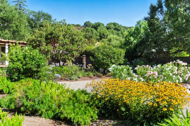 810 Glencrag Way, Woodside CA: https://media.crmls.org/mediaz/d6c82c06-451f-461e-ad2e-b3432169bce6.jpg