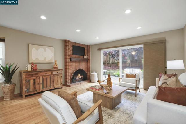 2055 Morello Ave, Pleasant Hill CA: https://media.crmls.org/mediaz/d6c866f8-1de2-47ec-a409-cf626c96d875.jpg