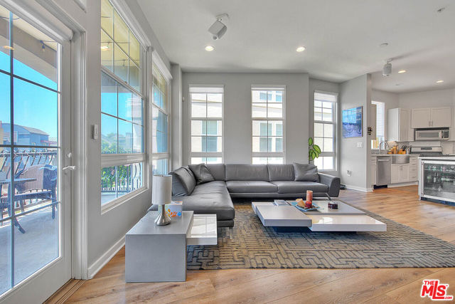 13020 Pacific, Playa Vista CA: https://media.crmls.org/mediaz/d6c8677f-0047-4264-b11f-2bd5b09452cd.jpg