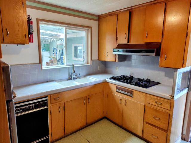 230 Paloma Avenue, Salinas CA: https://media.crmls.org/mediaz/d6c88307-3d7d-46b5-be6b-da2182a5e004.jpg