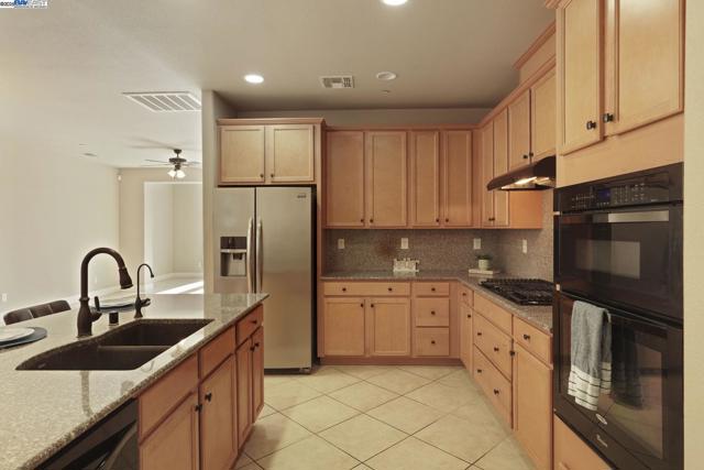 2961 Clear Point Way, Manteca CA: https://media.crmls.org/mediaz/d6c899ca-b78f-42bf-b77a-3a887b7df968.jpg