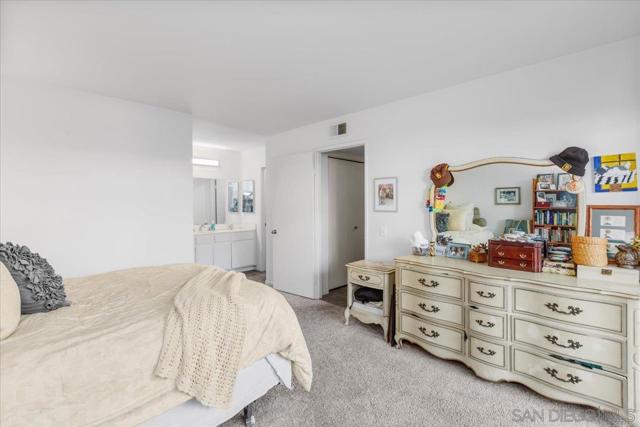 4145 Porte De Merano, San Diego CA: https://media.crmls.org/mediaz/d6c8abea-ef4d-431e-b21f-1948c056d6e7.jpg