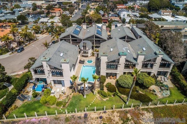 920 Sealane Dr, Encinitas CA: https://media.crmls.org/mediaz/d6c92019-d1bc-4aff-b9a9-77777c021a22.jpg