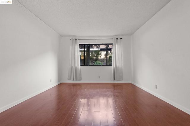 22012 Sevilla Rd, Hayward CA: https://media.crmls.org/mediaz/d6c96114-d9ec-4a6a-90c4-7fd41382669c.jpg