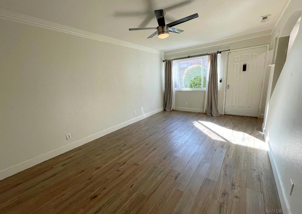 1060 E Washington Ave - photo 5