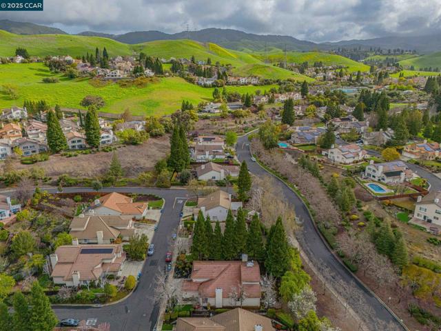 4072 Westminster Pl, Danville CA: https://media.crmls.org/mediaz/d6c9c499-085c-46b7-9090-280cb3e54a25.jpg