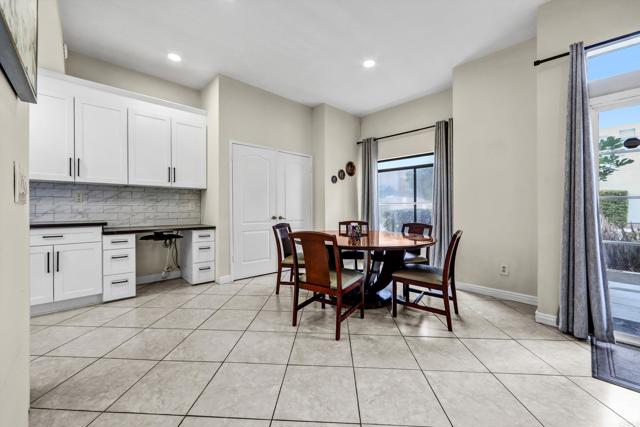 Detail Gallery Image 10 of 26 For 20920 Community St #7,  Canoga Park,  CA 91304 - 2 Beds | 2 Baths