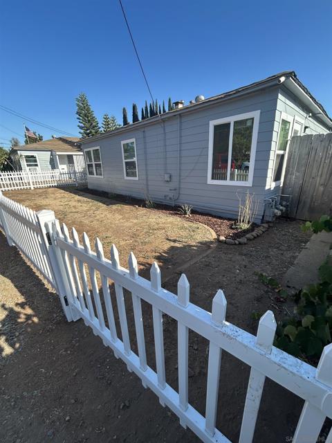 7041 Stanford Avenue, La Mesa CA: https://media.crmls.org/mediaz/d6ca37f3-b5d9-4a00-aec1-97014a0964d0.jpg