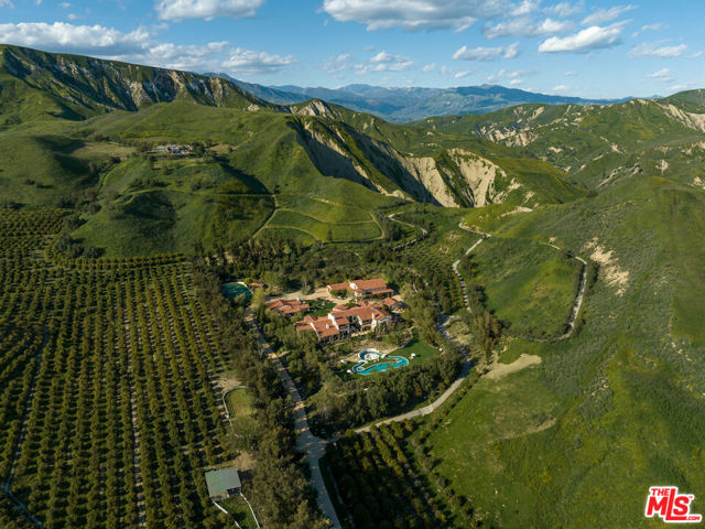 6914 Solano Verde Drive, Somis CA: https://media.crmls.org/mediaz/d6ca52c9-09da-4e6d-bb89-0b92002ee2ca.jpg