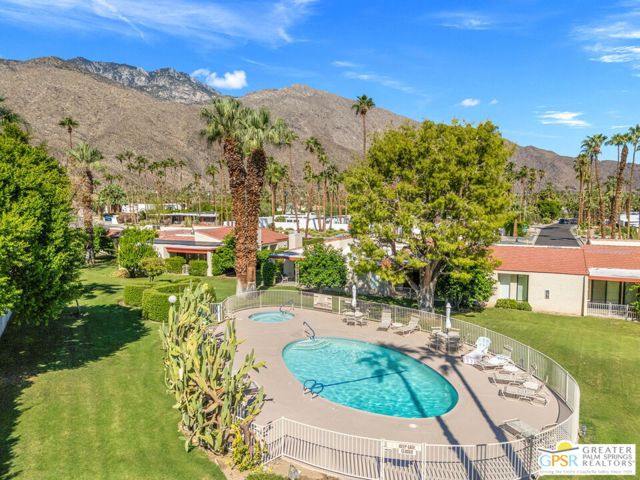 1095 S La Verne Way, Palm Springs CA: https://media.crmls.org/mediaz/d6cad8a7-3ba6-4b86-ad61-dc6610112e42.jpg