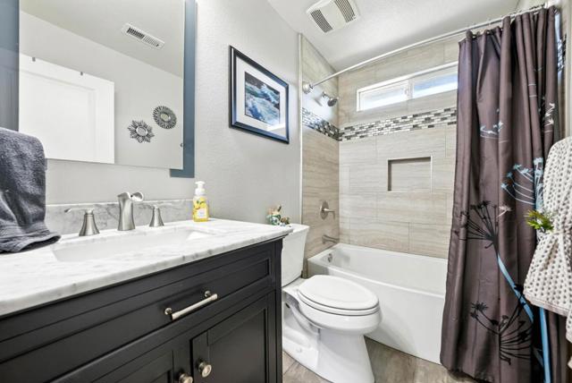 160 Sarafina Way, Gilroy CA: https://media.crmls.org/mediaz/d6cb1f5f-a546-4826-ba50-7ef7bd50ecc3.jpg