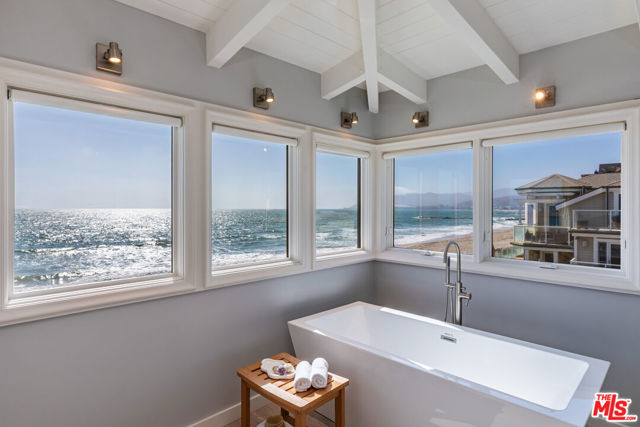 1448 Nathan Lane, Ventura CA: https://media.crmls.org/mediaz/d6cb2d07-2a82-49f6-9481-cd45a51e15b6.jpg