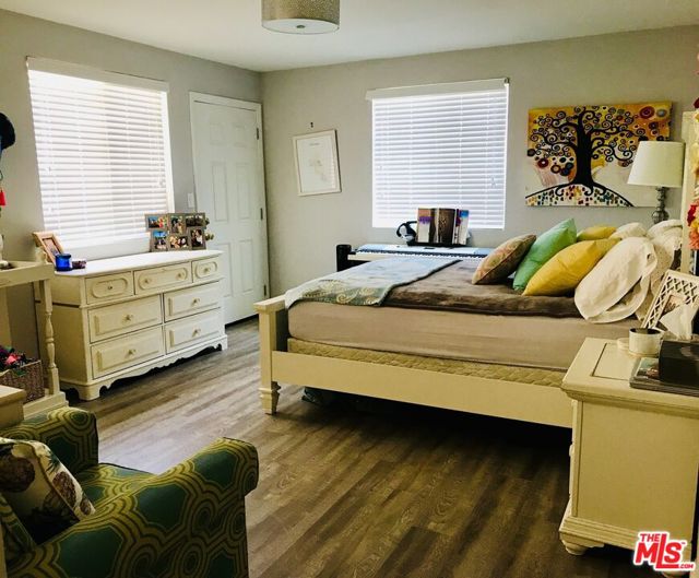 712 Pacific Street, Santa Monica CA: https://media.crmls.org/mediaz/d6cb9e6c-8252-4046-b3ba-af9e7aab8ea2.jpg