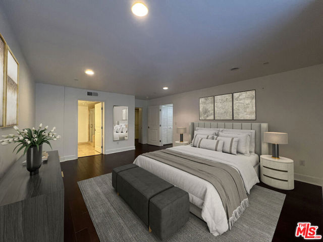 7249 Franklin Avenue, Los Angeles CA: https://media.crmls.org/mediaz/d6cc03db-428f-4e9c-b5aa-15e9bfa20877.jpg