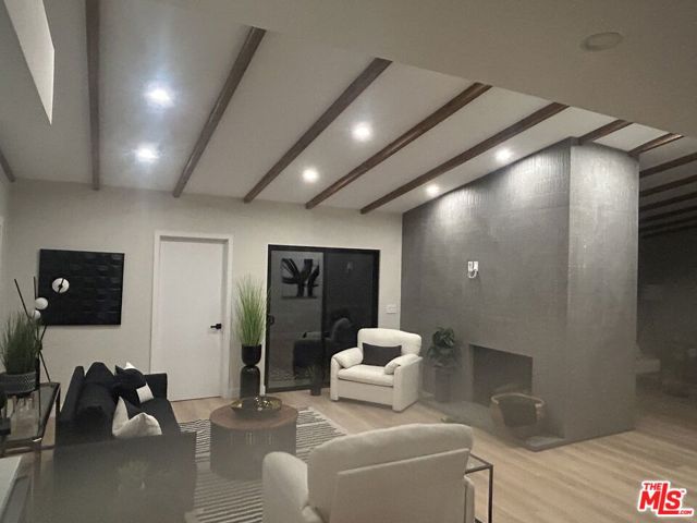 23442 Burbank Boulevard, Woodland Hills CA: https://media.crmls.org/mediaz/d6cc48cc-43ca-4037-95e8-6eea53458339.jpg