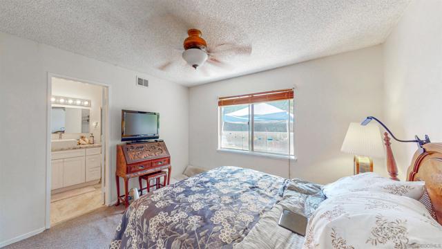 2701 Harriet St, Oceanside CA: https://media.crmls.org/mediaz/d6ccb6c2-1d06-4208-8a7a-20b32811f1bd.jpg