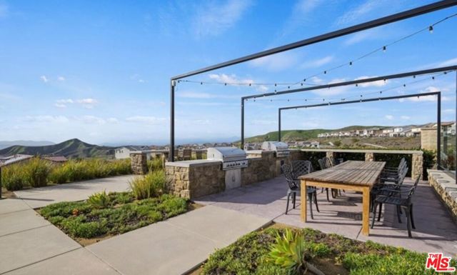 18215 Astro Court, Santa Clarita CA: https://media.crmls.org/mediaz/d6ccbeed-9e78-49e2-8c40-1a45c9e53b9a.jpg