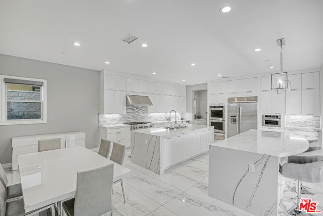 20254 Liverpool Way, Porter Ranch CA: https://media.crmls.org/mediaz/d6cd70fc-41fb-48d1-b7e8-68100e30e9cd.jpg