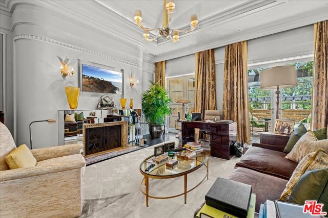 804 N Elm Drive, Beverly Hills CA: https://media.crmls.org/mediaz/d6ce441a-7383-4d58-bf34-d395806a0b18.jpg