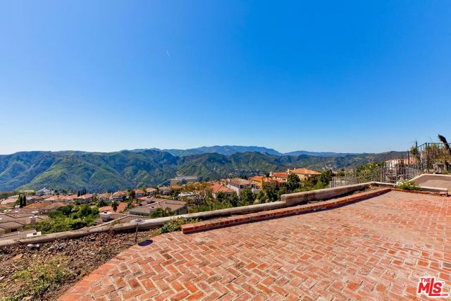 1648 Chastain, Pacific Palisades CA: https://media.crmls.org/mediaz/d6ce4b58-ca0a-4718-8e30-6f8bc12b6b33.jpg