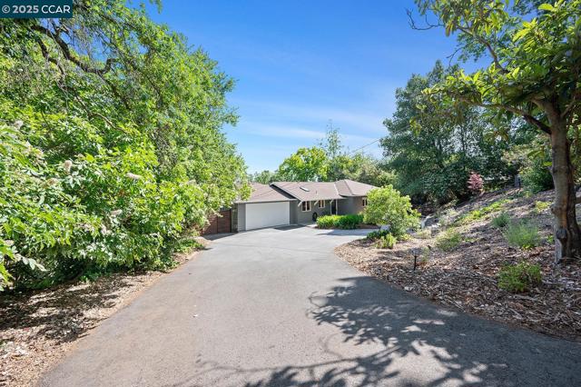 196 Miramonte Rd, Walnut Creek CA: https://media.crmls.org/mediaz/d6ce7435-6129-4a36-ad90-017756995e01.jpg