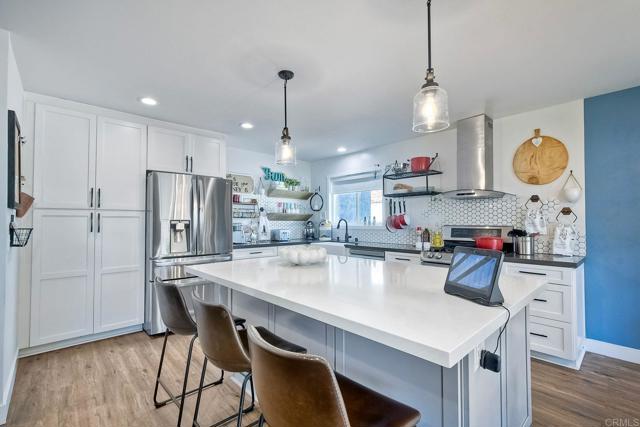 2760 Thunder Drive, Oceanside CA: https://media.crmls.org/mediaz/d6ceddf9-74b7-41e8-aadf-84c7bfbef1a8.jpg
