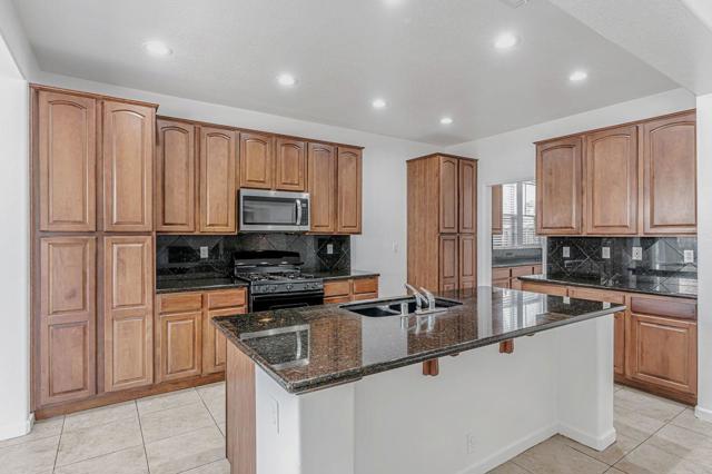 1619 Tumbleweed Way, Los Banos CA: https://media.crmls.org/mediaz/d6cef30c-c2eb-4187-a78b-a88114463540.jpg