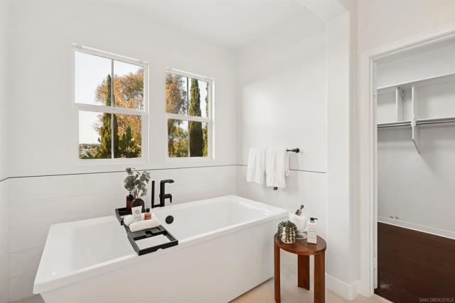 6911 Goldstone Rd, Carlsbad CA: https://media.crmls.org/mediaz/d6cf2398-6829-4d3b-97c2-3ea18187583e.jpg
