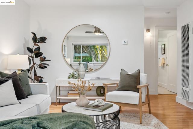 2028 Damuth St, Oakland CA: https://media.crmls.org/mediaz/d6cfab66-7faa-4901-93e6-b67dcea16d13.jpg
