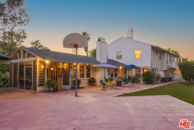 7917 Woodrow Wilson Drive, Los Angeles CA: https://media.crmls.org/mediaz/d6cfc5de-be32-4792-a8e9-f2fd875cc994.jpg