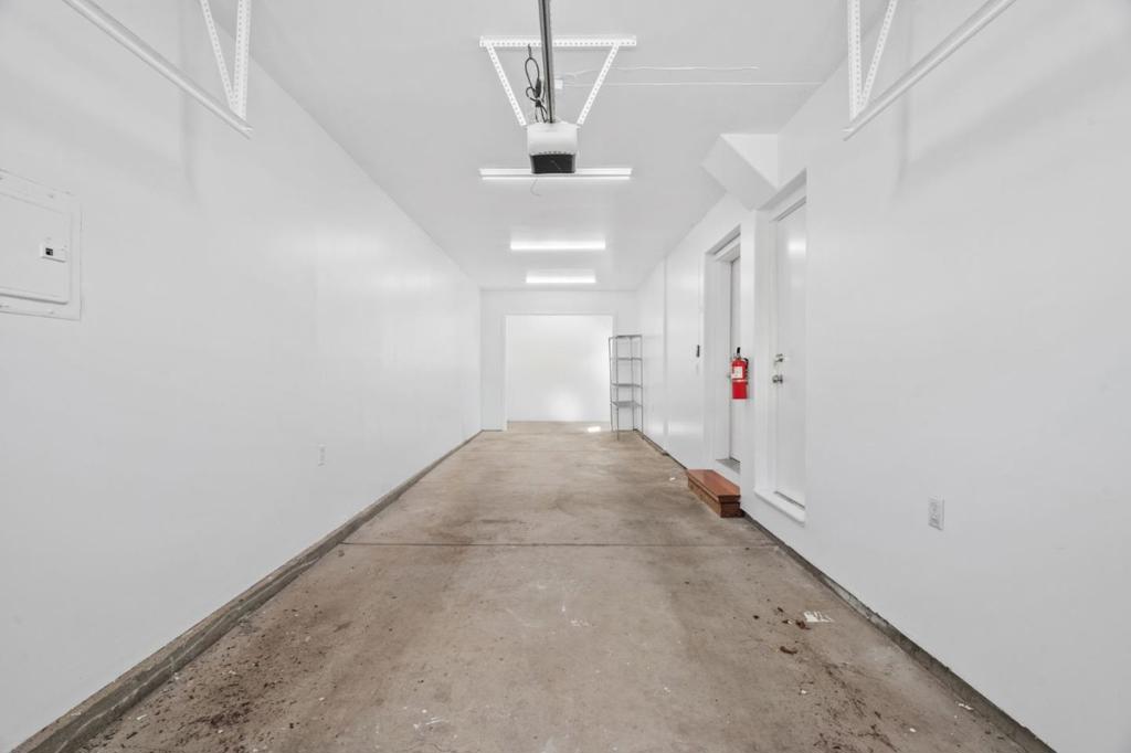 https://media.crmls.org/mediaz/d6d004d7-4d02-4f2a-9d7a-930f627f9050.jpg?preset=X-Large