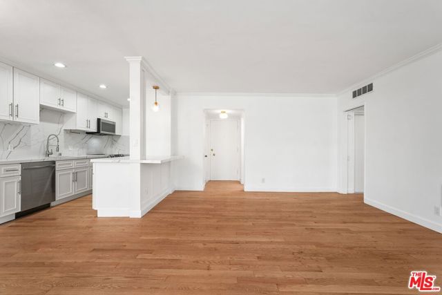 7270 Hillside Avenue, Los Angeles CA: https://media.crmls.org/mediaz/d6d02032-161e-409f-a791-1d890b60116d.jpg