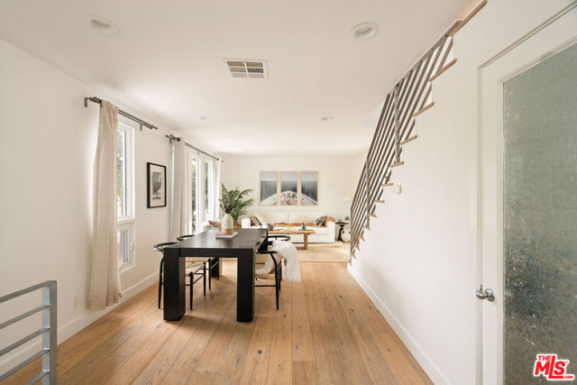 12366 Laurel Terrace Drive, Studio City CA: https://media.crmls.org/mediaz/d6d0705b-d92a-41af-aae0-7cc4b08602f0.jpg