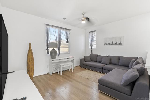 1704 Frangipani Avenue, Chula Vista CA: https://media.crmls.org/mediaz/d6d0be52-f287-43de-8899-98e9949fc3bb.jpg