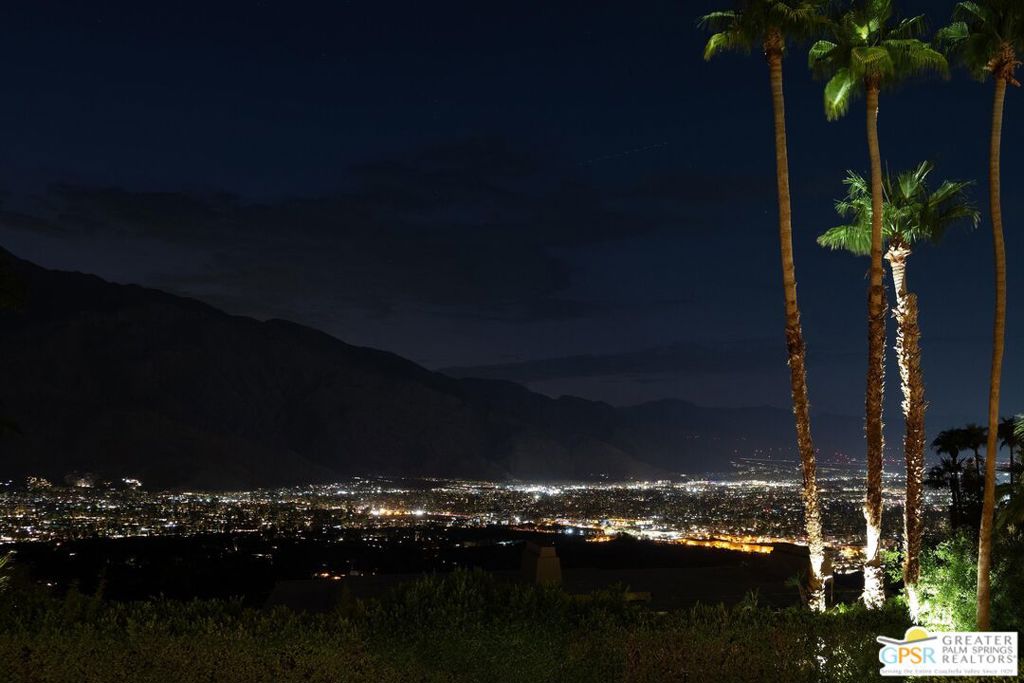 https://media.crmls.org/mediaz/d6d17617-d146-4f03-b67d-5e98990cb659.jpg?preset=X-Large