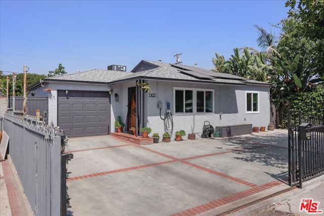 7427 Cleon Avenue, Sun Valley CA: https://media.crmls.org/mediaz/d6d1cea7-7caf-4a8b-90d0-c53c7f67e4fb.jpg
