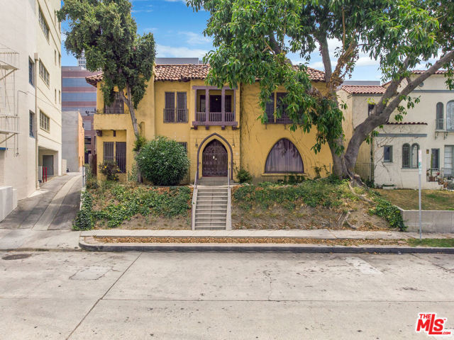 712 S Stanley Avenue, Los Angeles CA: https://media.crmls.org/mediaz/d6d1ffc9-9388-4f03-9f94-f9191fcea39c.jpg