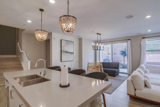 2304 Trevi Cir, Chula Vista CA: https://media.crmls.org/mediaz/d6d267cc-d495-40c9-b631-0d0c29485579.jpg