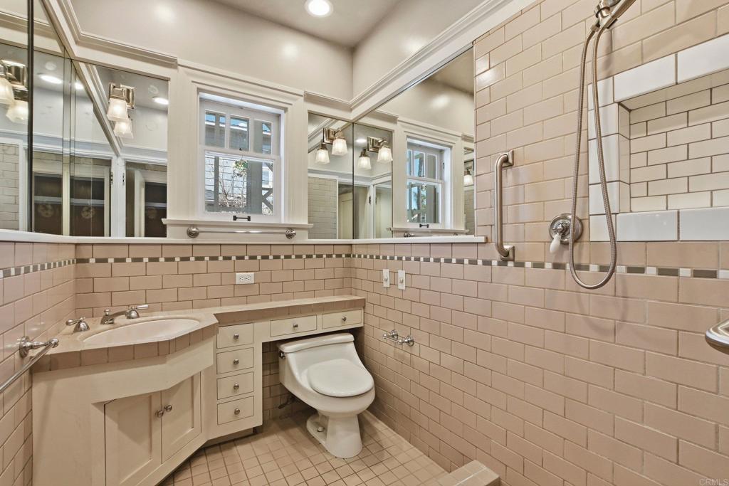 https://media.crmls.org/mediaz/d6d2b7b3-378f-4ceb-8802-40b68c615fd5.jpg?preset=X-Large