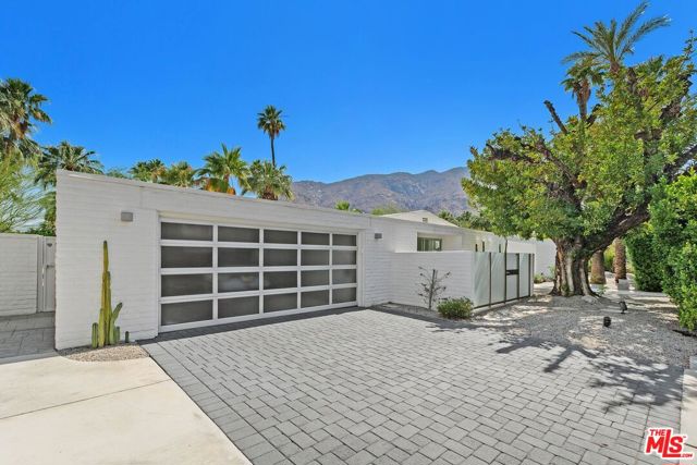 475 W Stevens Road, Palm Springs CA: https://media.crmls.org/mediaz/d6d30845-2c98-4125-ba94-53e8630c5990.jpg