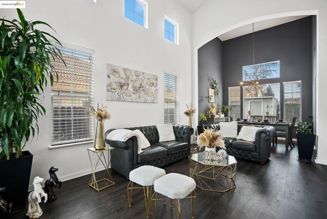 2105 Bedrock Way, Antioch CA: https://media.crmls.org/mediaz/d6d30a4e-0598-4d05-8add-043960bf255b.jpg