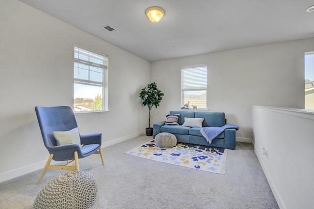 871 Cordoba Way, Hollister CA: https://media.crmls.org/mediaz/d6d33f34-6626-4b01-880f-d16e32c02bb5.jpg
