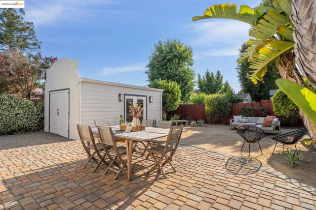 533 Lewis Ave, San Leandro CA: https://media.crmls.org/mediaz/d6d44ff8-5ff6-4418-aa9a-d4b693d0bc2e.jpg